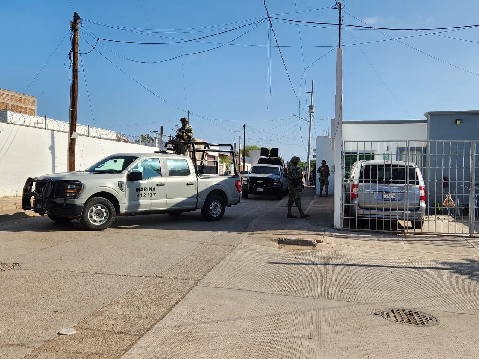Resguarda Marina operativo de la FGR en colonia 6 de Enero; aseguran y catean un domicilio