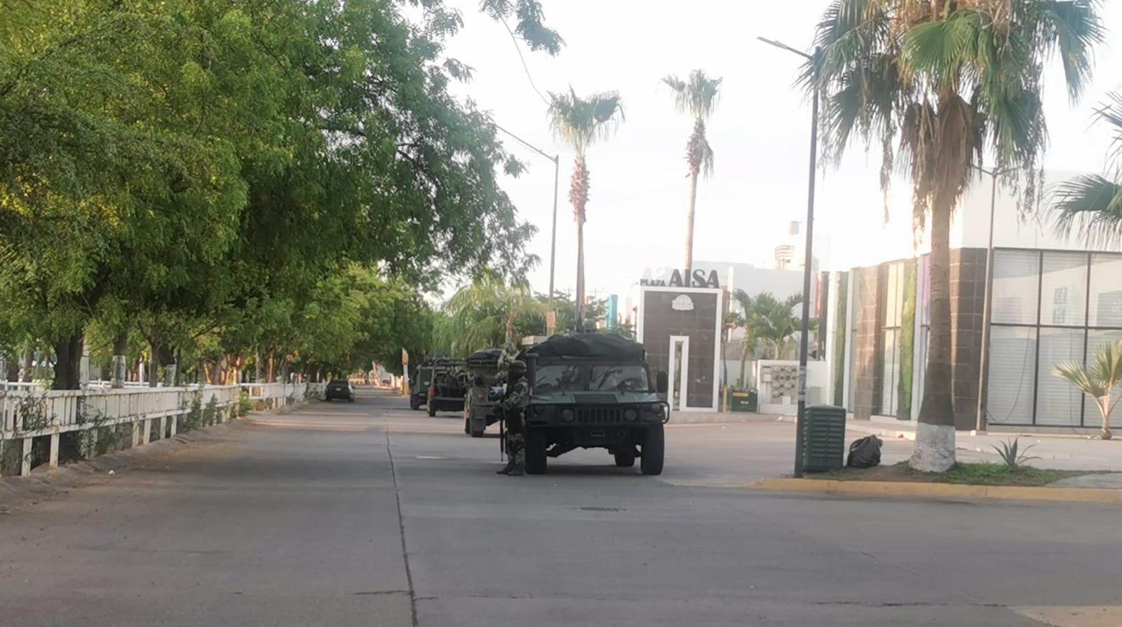 Continúa operativo en Santa Fé; militares revisan carro por carro que sale de privada Abedules