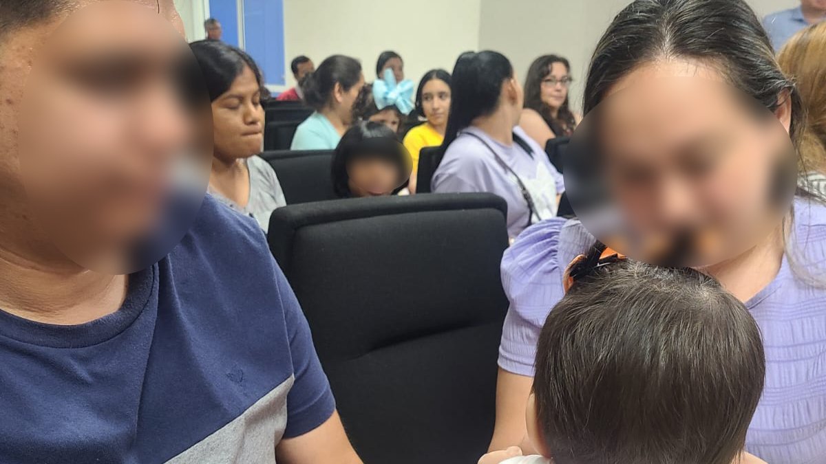 “Es maravilloso saber que tendrá una oportunidad auditiva”: Madre de bebé beneficiada con Vibrador Óseo.