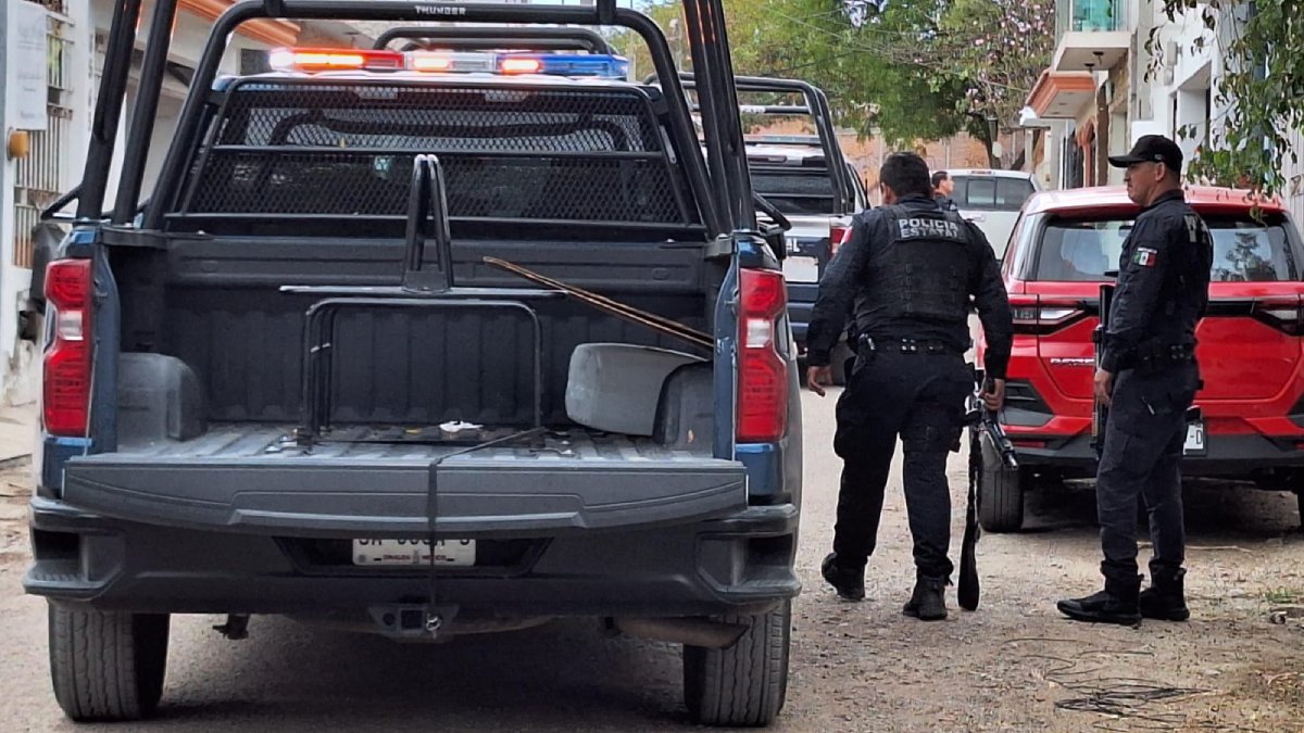 Tras persecución detienen a dos hombres en Culiacán, traían un arma y tambos con sustancias químicas