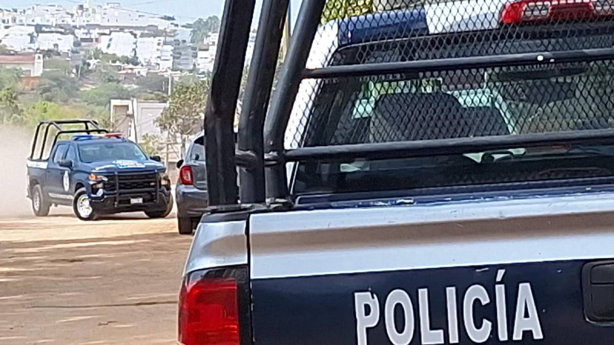 ¡Portaba casco de motociclista! Sujeto armado despoja auto 2024 en Culiacán