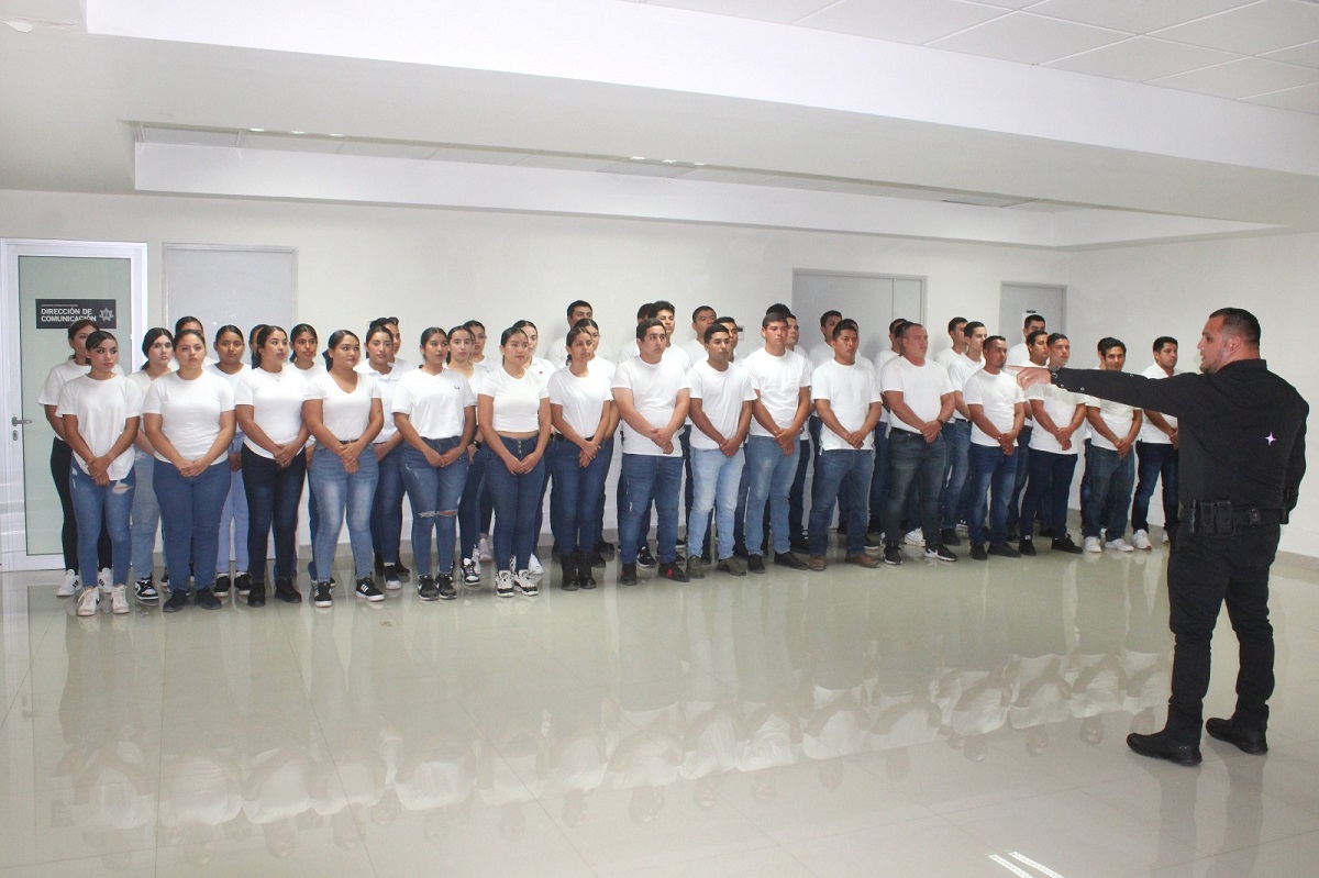 Mandan a la Universidad del Policía 46 cadetes de Mazatlán