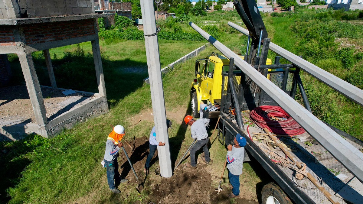 A punto de concluir la red de electrificación en Presas del Valle en Mazatlán; 380 familias se verán beneficiadas
