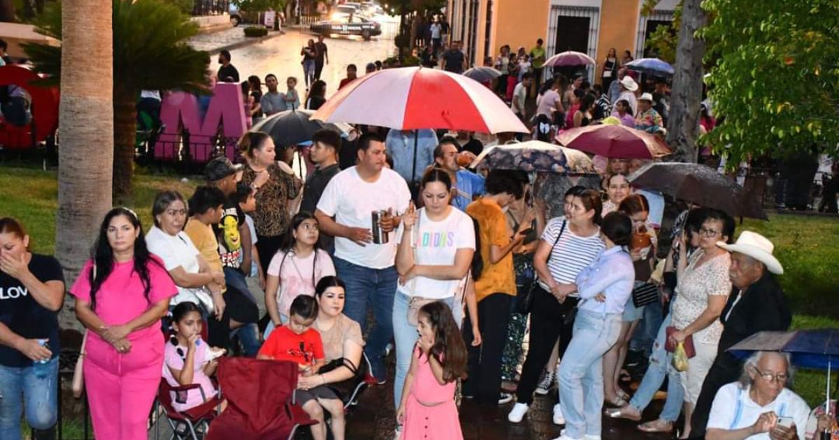 Programa “Viernes de Plaza” en Mocorito, atrae cada semana a más de mil visitantes