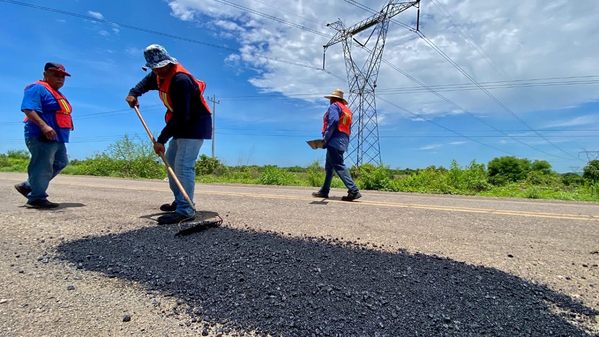 ¡Gestión cumplida! Realizan bacheo y reencarpetado en la carretera de Villa Unión a Siqueros