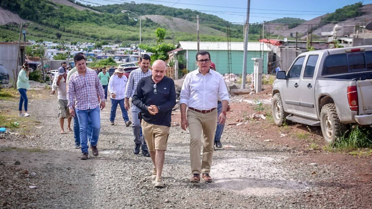 Recorre Édgar González Fraccionamiento Cvive; adelanta habilitación de campo de béisbol y caseta de policía