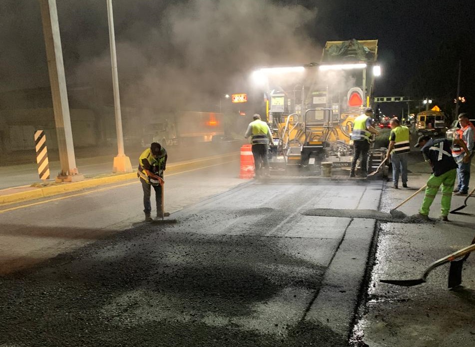 Reencarpeta Gobierno Municipal de Mazatlán acceso norte de la ciudad durante la noche