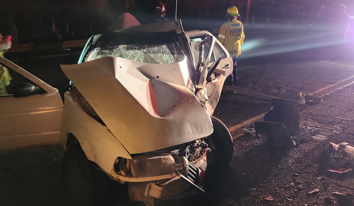 Se brinca caseta y choca contra camioneta en Culiacán; hay dos lesionados  