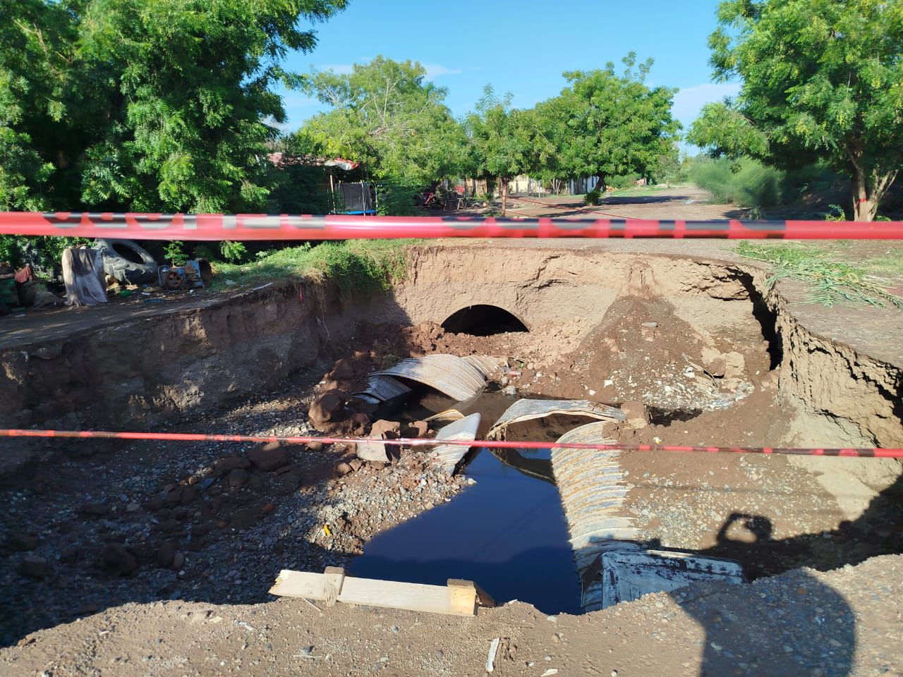 Surge nuevo socavón en el dren San Joachín, en Guasave; el municipio ya atiende