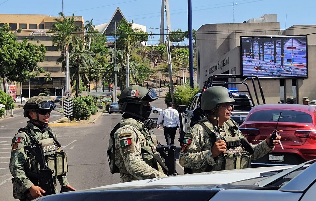 Tras persecución asesinan a tiros a un hombre cerca del templo La Lomita en Culiacán