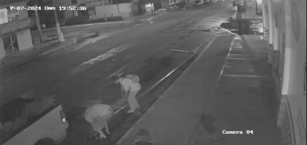 ¡Se les hizo bueno!, sujetos roban arbotante que se cayó con las lluvias en Guasave