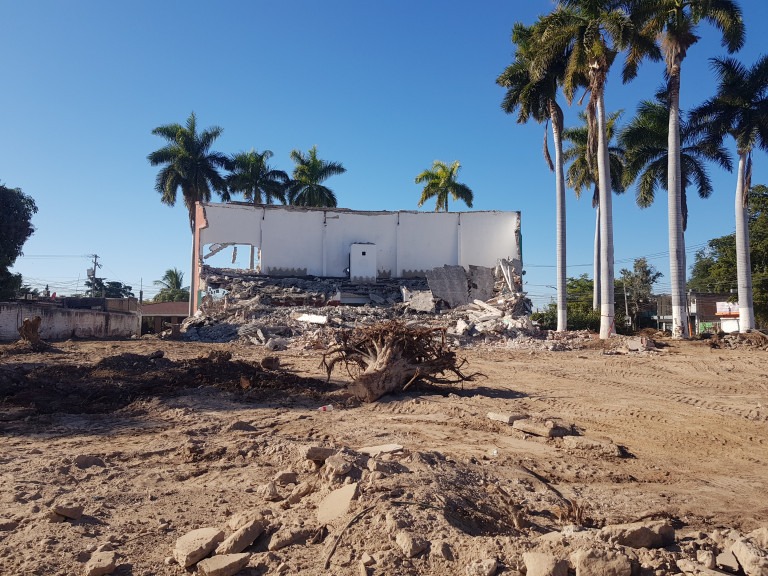 Se manifiestan exobreros del Ingenio por la venta ilegal del terreno sede del Sindicato Azucarero