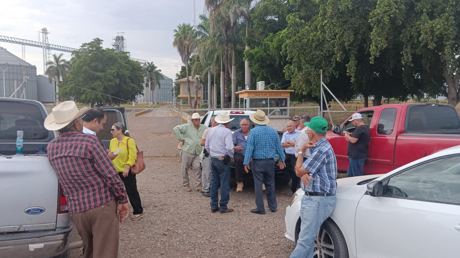 ¡Hay acuerdos! Columbia devolverá garbanzo y el Estado podría intervenir en pago de maíz a productores de Guasave