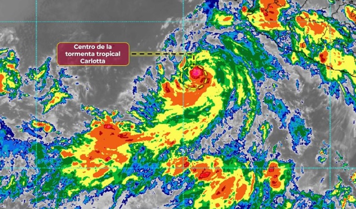 Tormenta tropical ‘Carlotta’ cobra fuerza en el Pacífico; dejará lluvias fuertes en estos estados