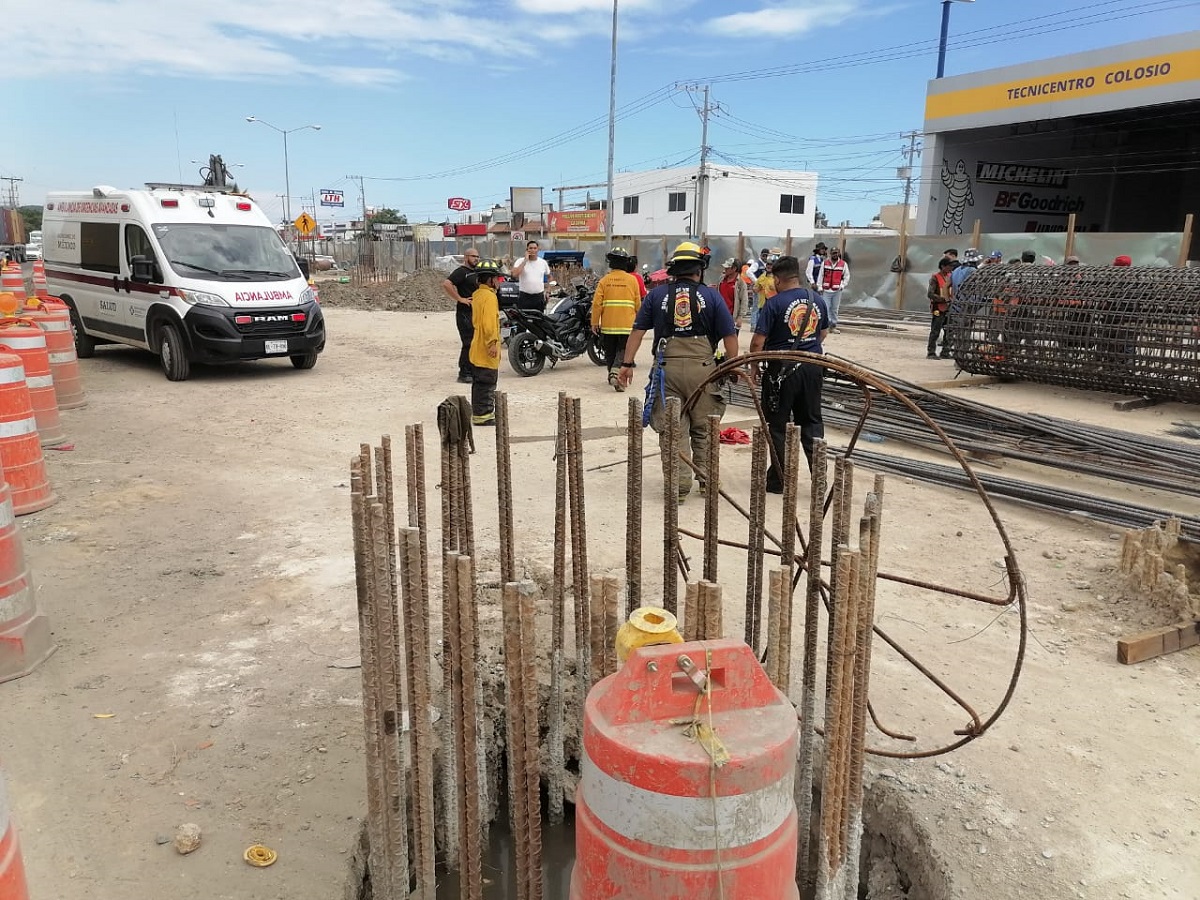 Trabajador de construcción resulta lesionado al ser aplastado por varillas en Mazatlán