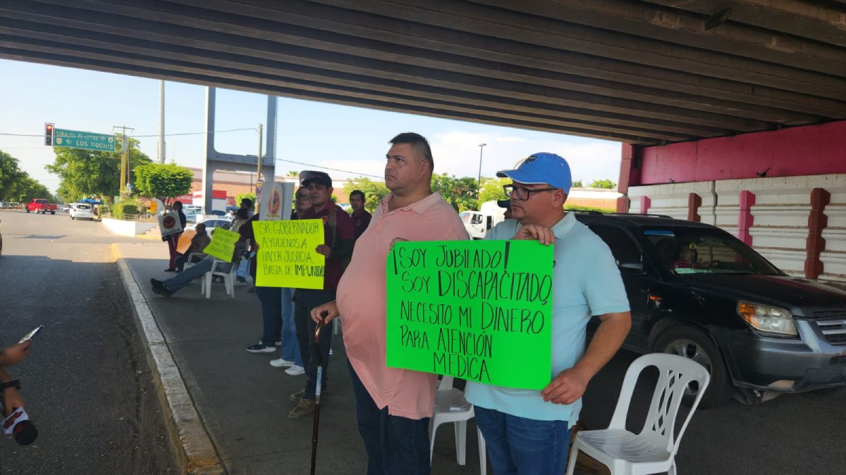 Protestan de manera pacífica trabajadores y jubilados del Satag; exigen pago de 5 mdp del Fondo de Ahorro