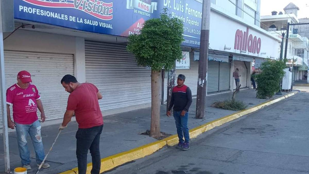 ¡Por el calor! Ajustan horario a trabajadores que laboran a la intemperie en el Ayuntamiento de Guasave
