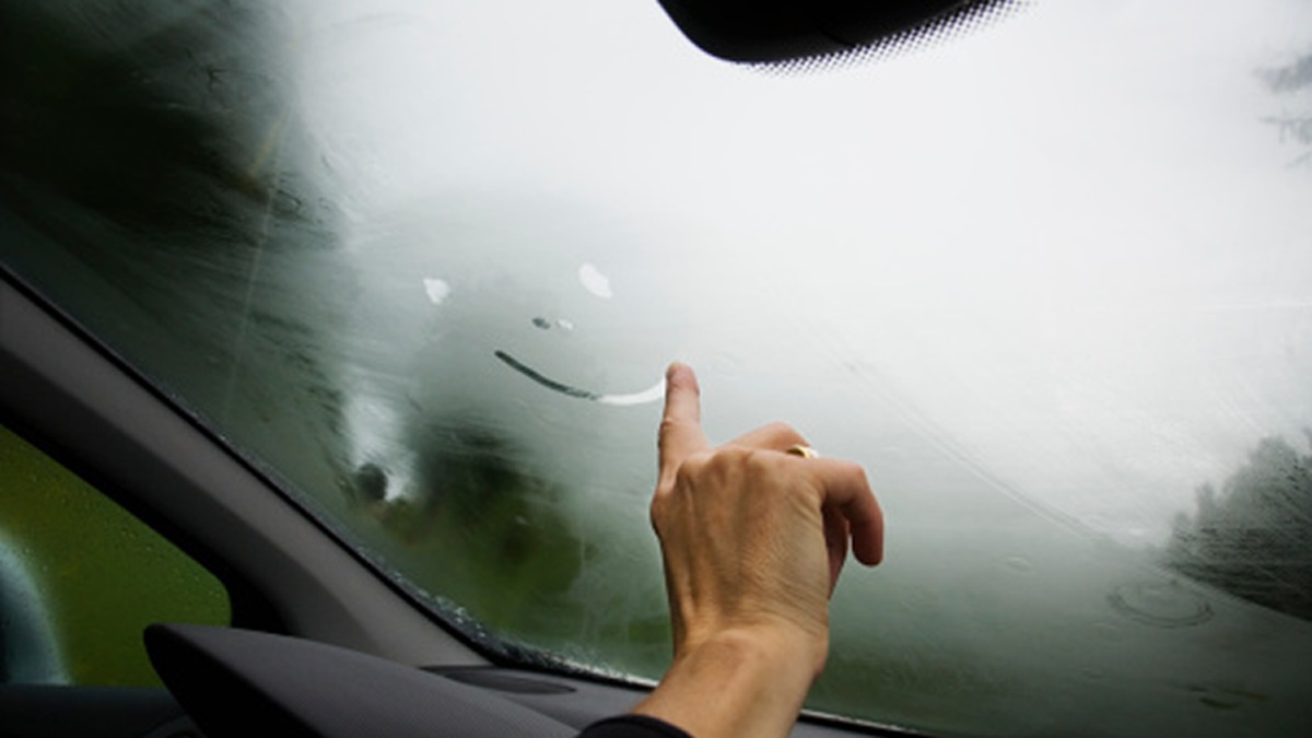 ¿Se te empañaron los vidrios del carro? Sencillos trucos para desempañar los parabrisas