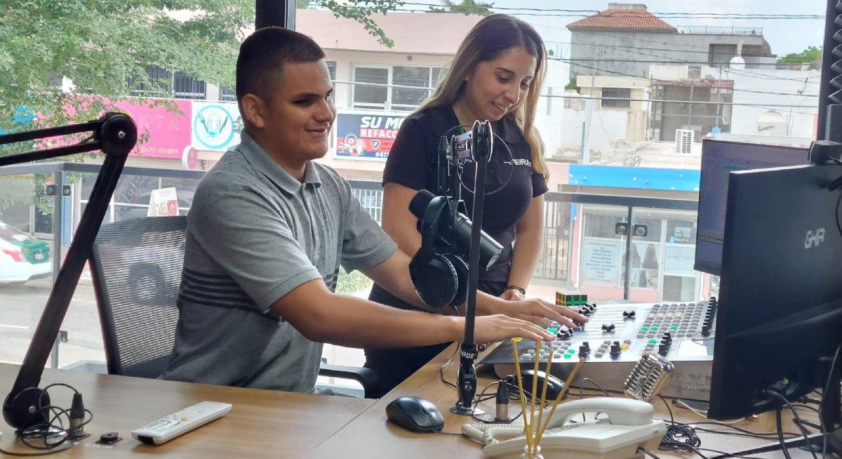 Vibra Radio 95.1 recibe con cariño a Ángel Félix, talento deportista alvaradense a quien su discapacidad nunca lo frena