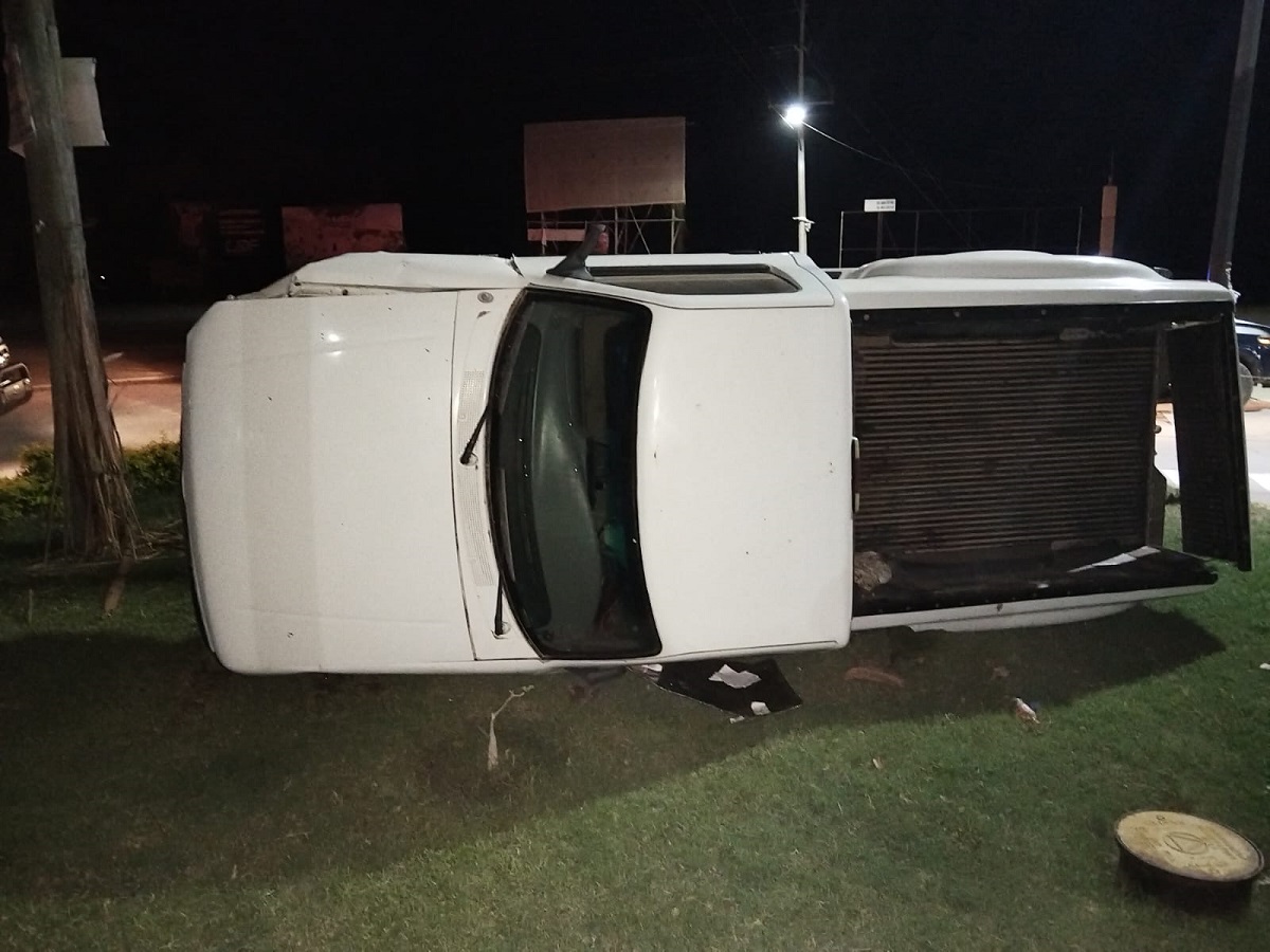 Volcadura por carretera a Las Glorias, en Guasave deja a un hombre lesionado