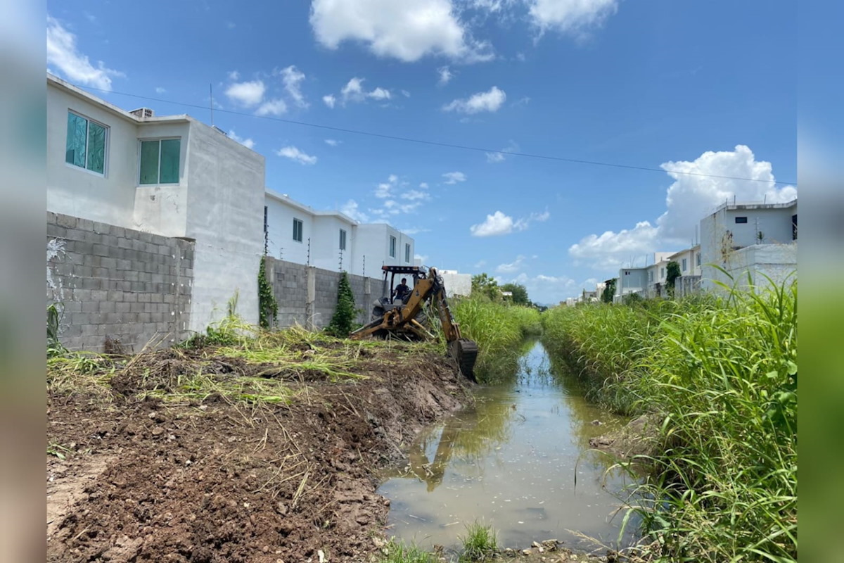 Ya se está desazolvando el canal pluvial de Hacienda de La Mora: Obras Públicas Culiacán