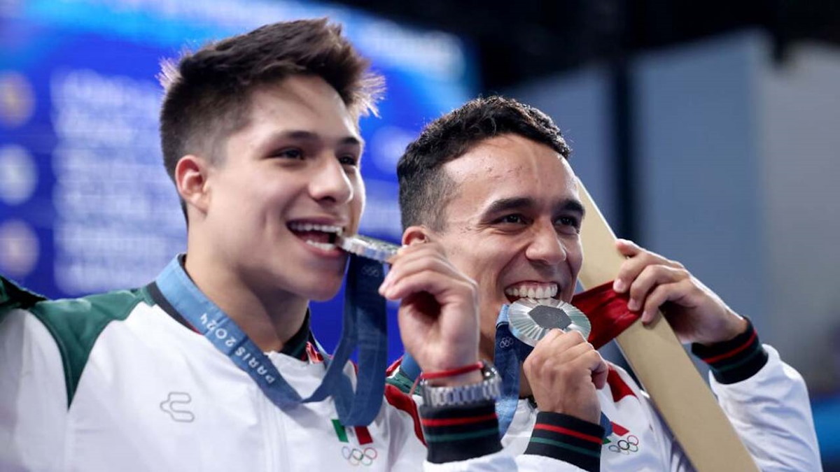 ‘Estuvieron excelentes’: AMLO felicita a clavadistas mexicanos que ganaron plata en París 2024