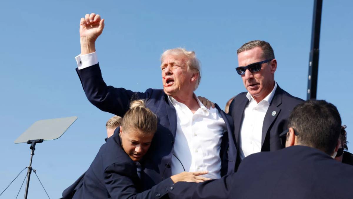 Donald Trump anuncia la venta de su libro Save America, de fotografías más icónicas