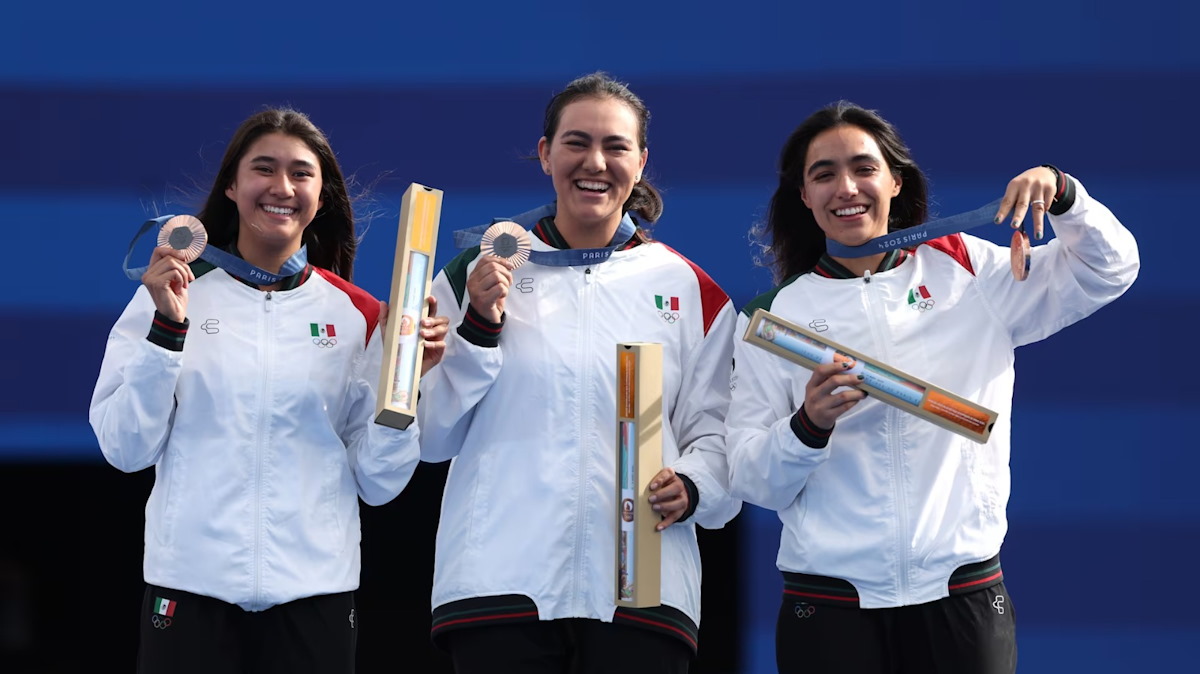 Alejandra Valencia, medallista olímpica, acusa a la Conade de reducirle su beca