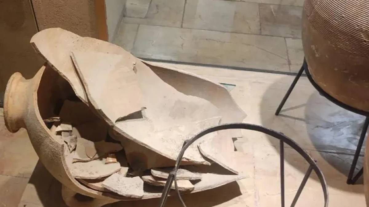 Niño rompe vasija antigua de 3500 años en Museo de Israel