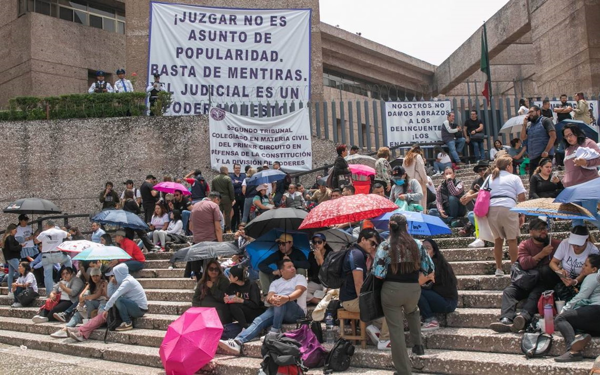 ‘El asunto es con los de arriba’: AMLO a trabajadores del Poder Judicial