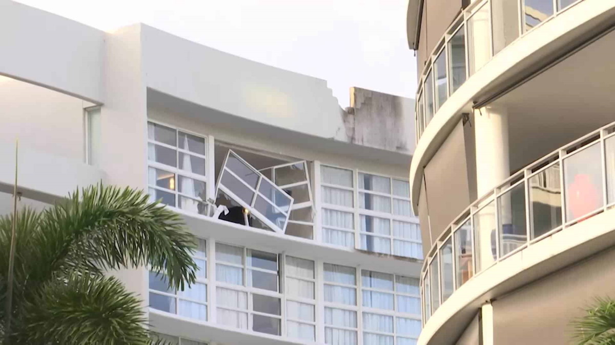 ¡Vaya susto! Aeronave se estrella contra el hotel Hilton en Australia, el piloto habría fallecido