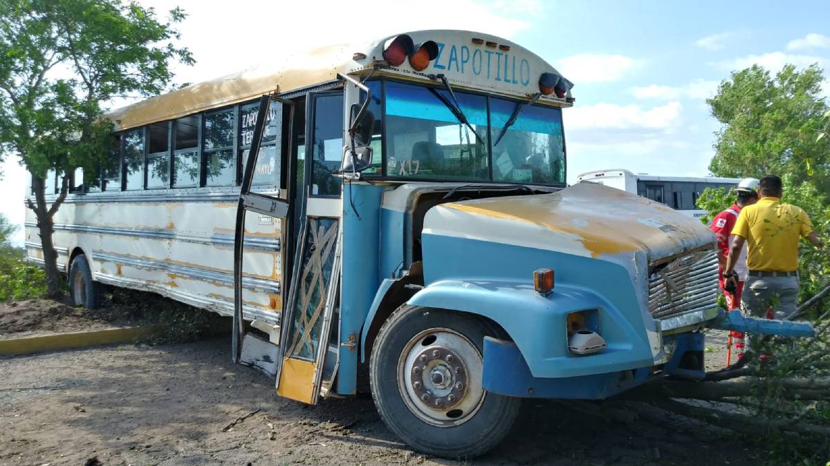 Accidente de autobús de pasajeros en la Mochis-El Fuerte deja varias personas lesionadas