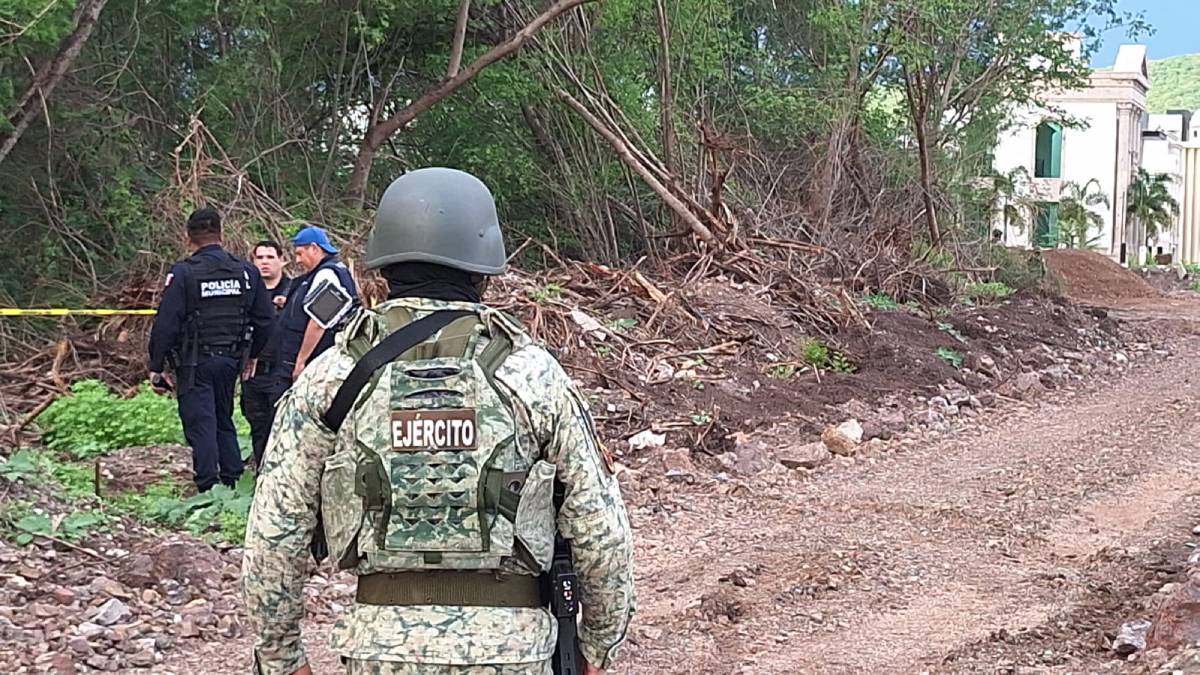 A espaldas de panteón de Culiacán encuentran osamenta humana