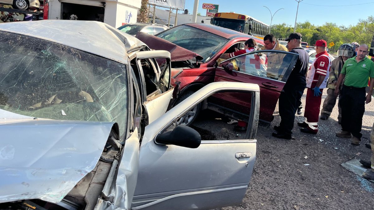 En Los Mochis, accidente por alcance deja cinco personas lesionadas