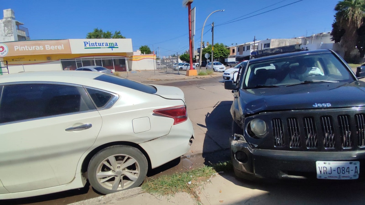 Accidente múltiple en el sector centro de Los Mochis deja dos mujeres lesionadas