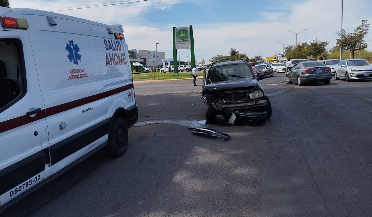 Desquiciado tráfico vehicular por el bulevar Macario Gaxiola, en Los Mochis, urgen tránsitos: Automovilistas