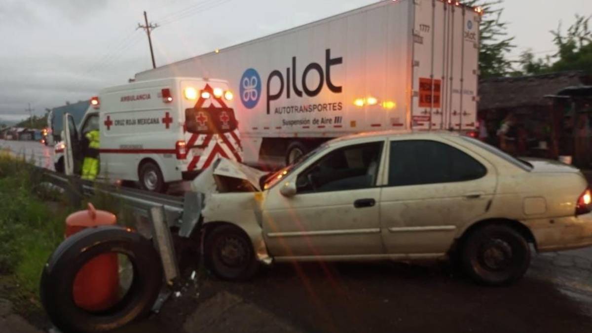 Adulto mayor resulta lesionado en accidente automovilístico en la carretera federal México 15 en Escuinapa