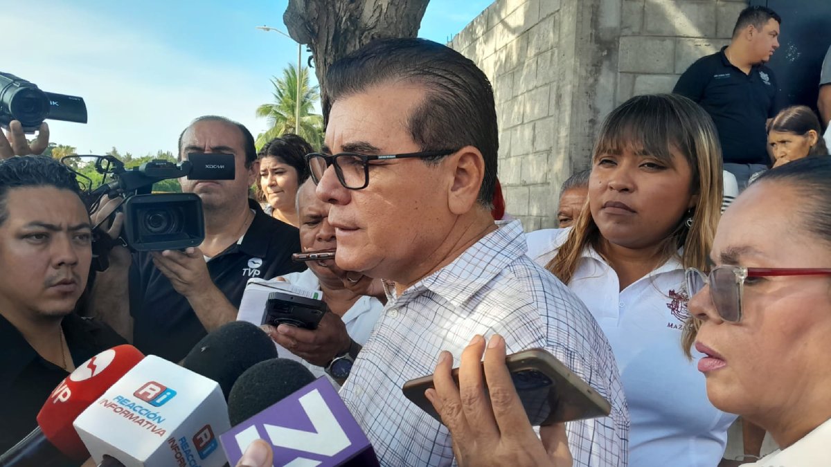 ‘No hay permisos en mi gobierno’, aclara alcalde de Mazatlán tras manifestación de vecinos en el Sábalo Country