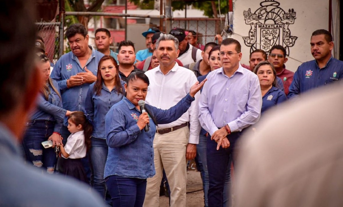Cerrará Edgar González gobierno con 100 bases de trabajadores en Mazatlán, Satasam confía en Estrella Palacios