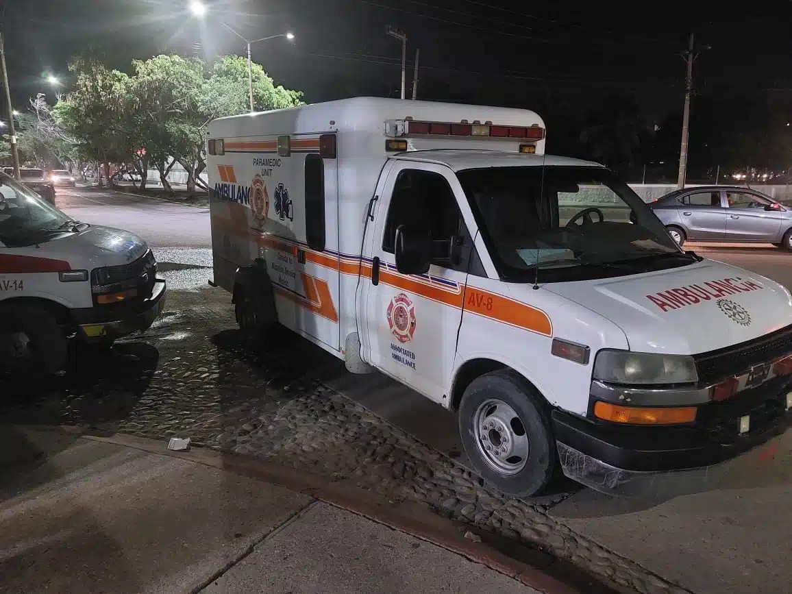 Accidente de motocicleta en Santa Fe, Mazatlan, deja a una mujer lesionada