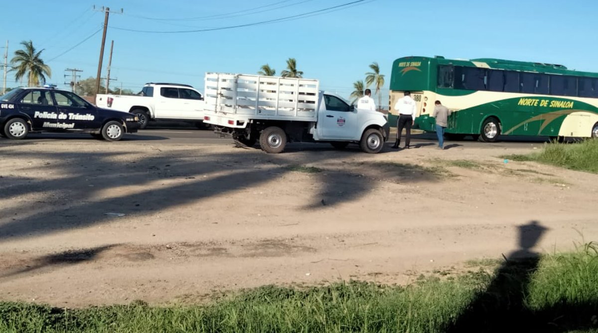 Motociclista atropella a una mujer cuando intentaba cruzar la México 15 en Guasave