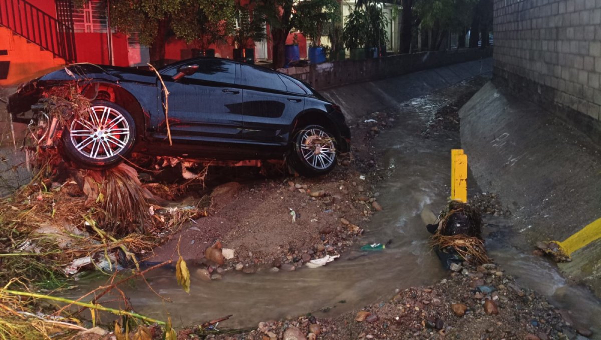 Cinco vehículos arrastrados en Culiacán dejan lluvias la madrugada de hoy; no hay lesionados: PC
