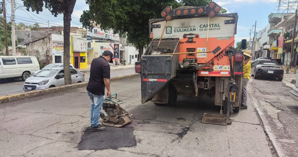 Ayuntamiento de Culiacán realiza trabajos correctivos y preventivos en las vialidades de la ciudad