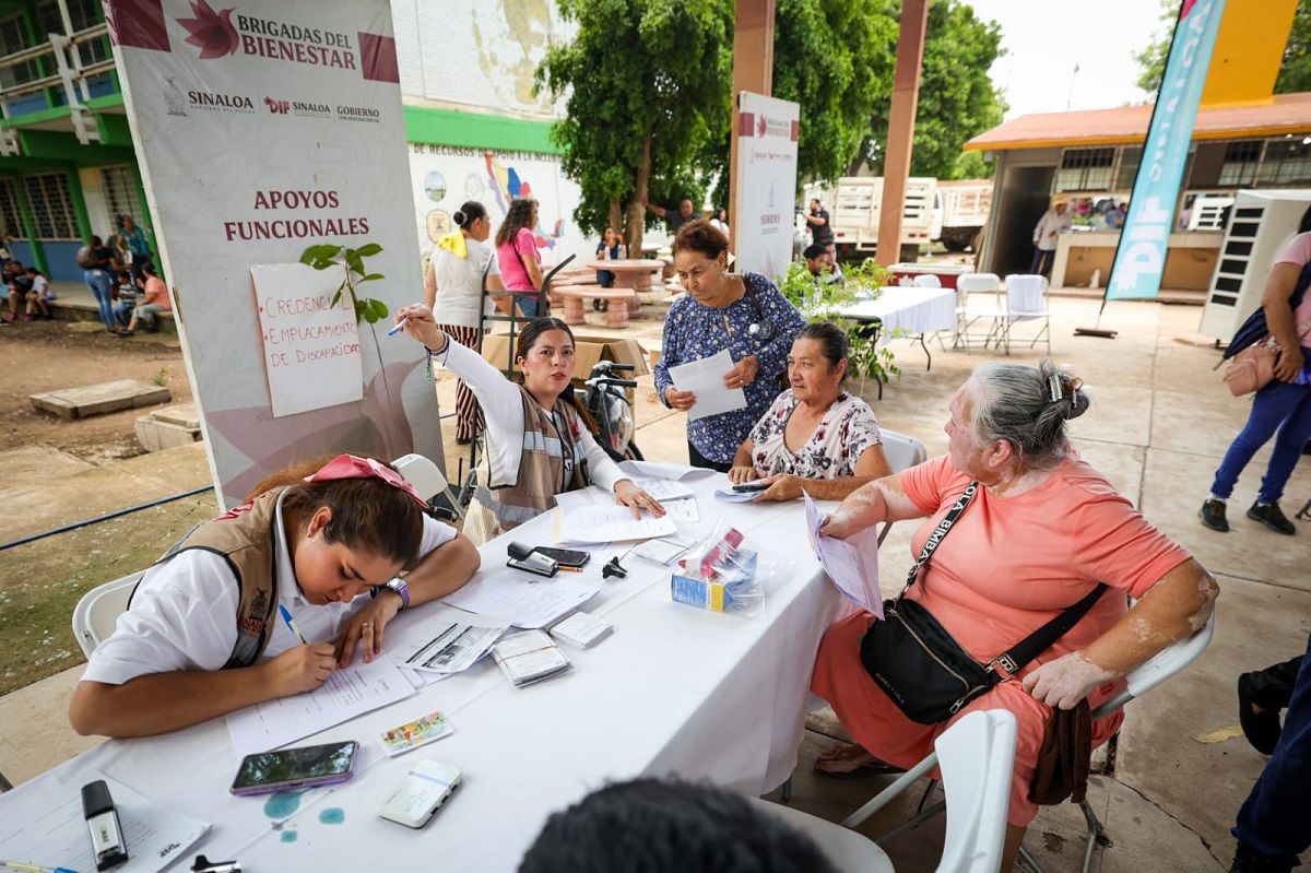 Familias de Mocorito se benefician con las brigadas del Bienestar