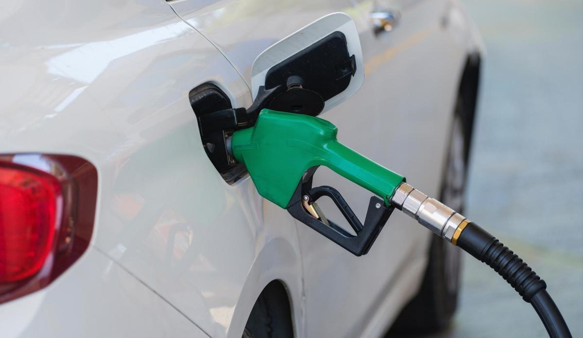 A echarle gasolina al carro: Precio promedio de la verde, la roja y el Diésel hoy viernes