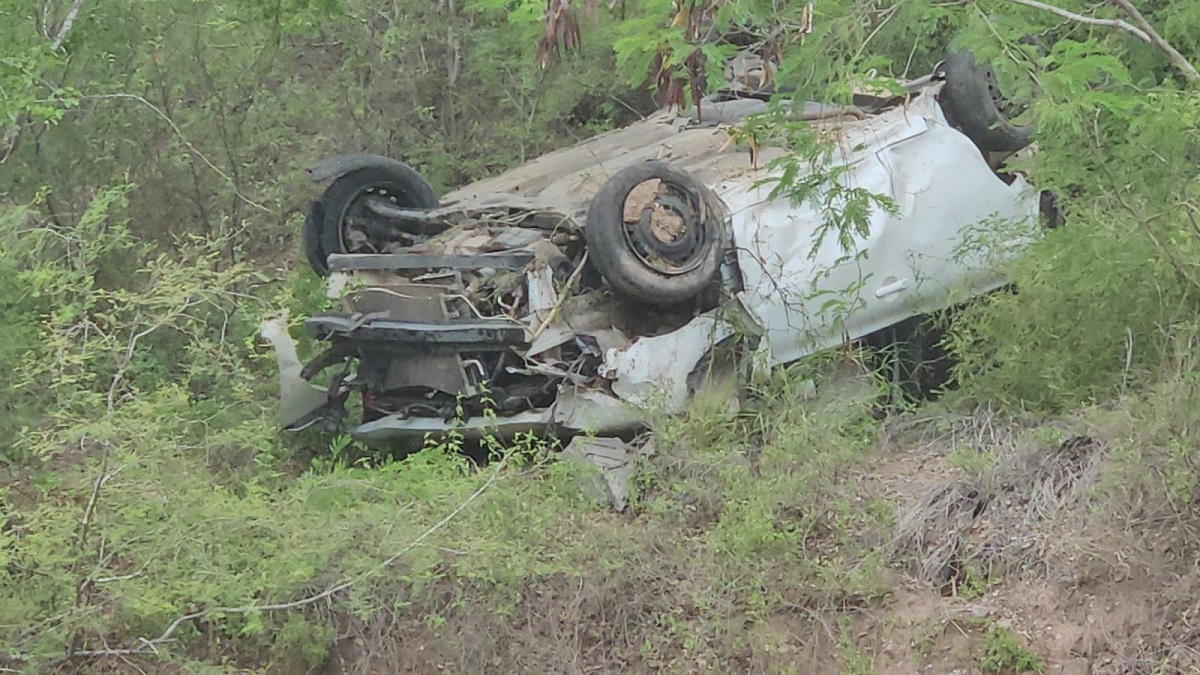 Conductor por poco y se va al canal con todo y carro en Culiacán