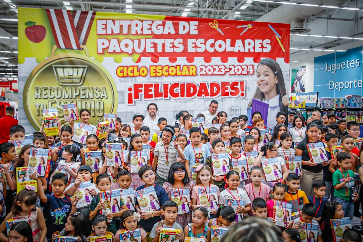 ¡Una tradición de 31 años! Con una medalla y un paquete escolar, Casa Ley reconoce a alumnos ejemplares en Culiacán