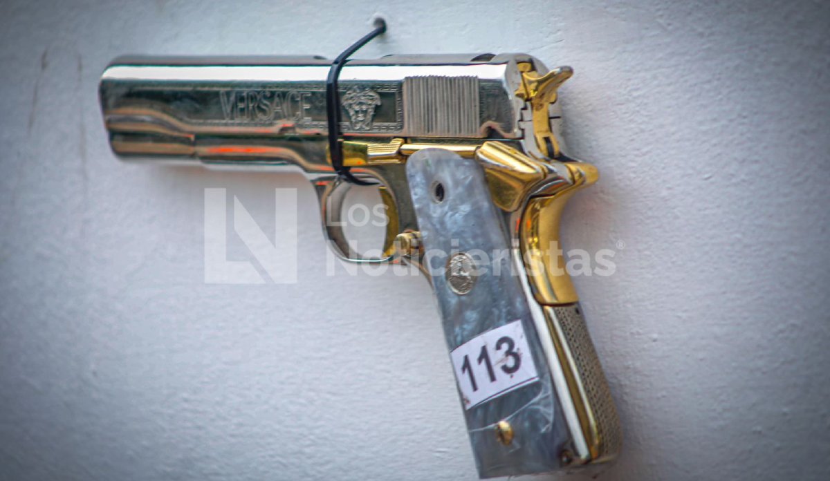Una 9mm chapeada en oro y hasta cuernos de chivo: Sedena destruye armamento donado y decomisado en Sinaloa
