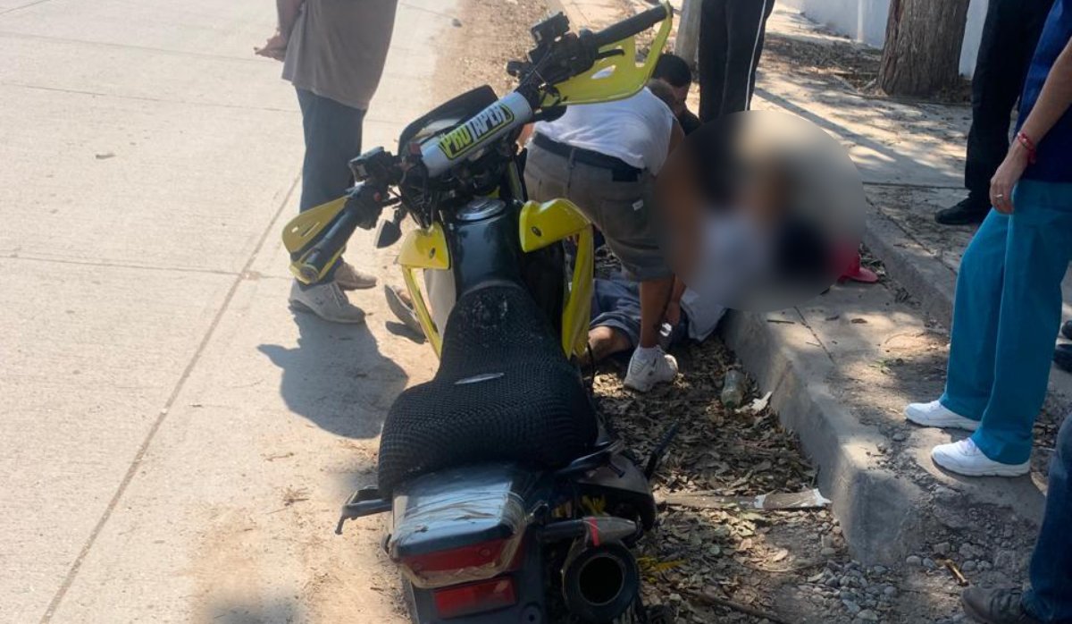 Chocan motociclista y ciclista frente a la ETA, en Guasave
