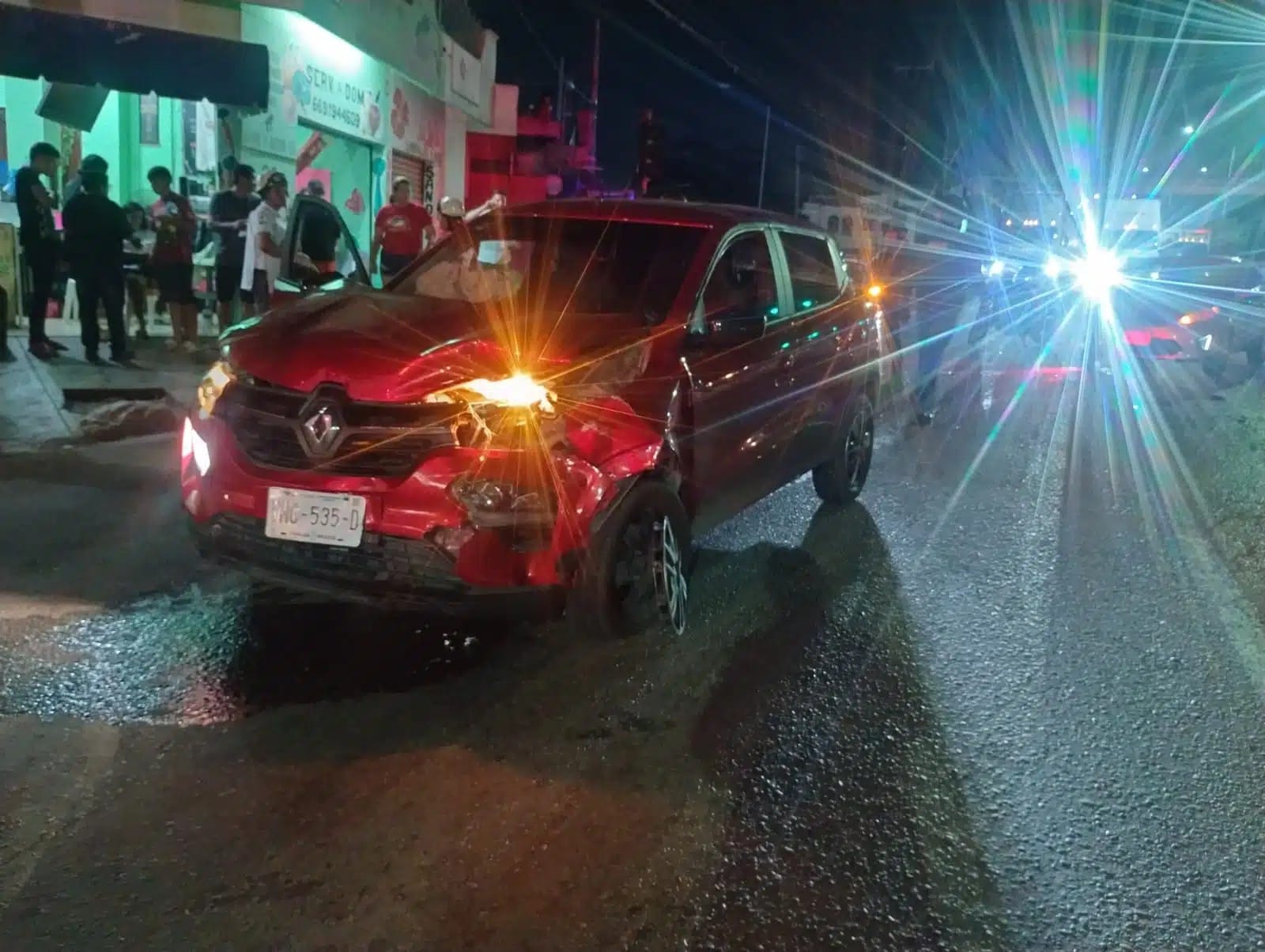Fuerte choque en el crucero de la colonia Urías en Mazatlán deja cuatro lesionados